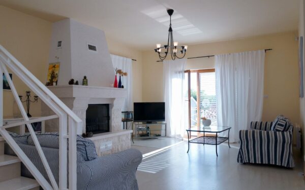 uyutnye doma v rybaczkom poselke bigovo s bassejnom olivkovoj roshhej i plyazhem ryadom 04