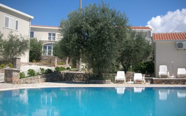 uyutnye doma v rybaczkom poselke bigovo s bassejnom olivkovoj roshhej i plyazhem ryadom 11