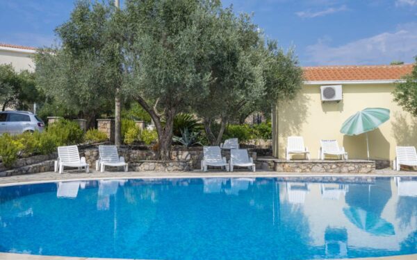 uyutnye doma v rybaczkom poselke bigovo s bassejnom olivkovoj roshhej i plyazhem ryadom 27