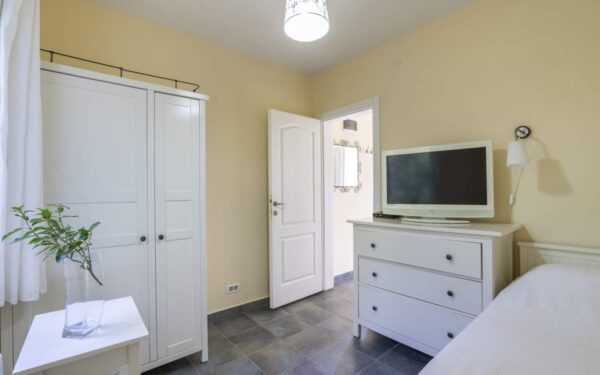 uyutnye doma v rybaczkom poselke bigovo s bassejnom olivkovoj roshhej i plyazhem ryadom 30