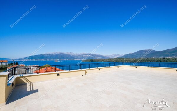 prostornyj 3 spalnyj penthaus s vidom na boko kotorskij zaliv v krashichi tivat 23