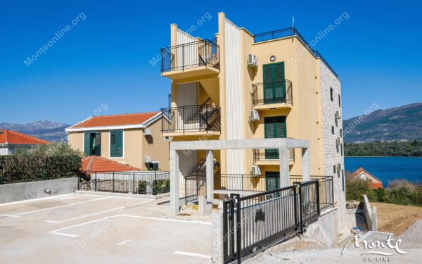 prostornyj 3 spalnyj penthaus s vidom na boko kotorskij zaliv v krashichi tivat 27