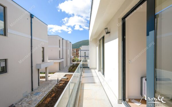 prostornyj 3 spalnyj taunhaus v zakrytom komplekse s bassejnom v lastve grbalskoj 17