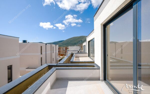 prostornyj 3 spalnyj taunhaus v zakrytom komplekse s bassejnom v lastve grbalskoj 24