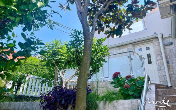 prostornyj dupleks s panoramnym vidom garazhom i dizajnerskim intererom v krashichi 21