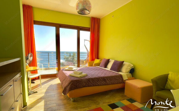 sovremennaya villa na pervoj linii s bassejnom i panoramnym vidom na more v utehe 07