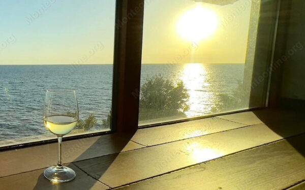 sovremennaya villa na pervoj linii s bassejnom i panoramnym vidom na more v utehe 16