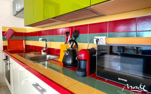 sovremennaya villa na pervoj linii s bassejnom i panoramnym vidom na more v utehe 17