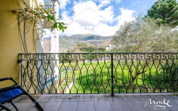 stilnyj taunhaus s 3 spalnyami i terrasoj v lastve grbalska 20