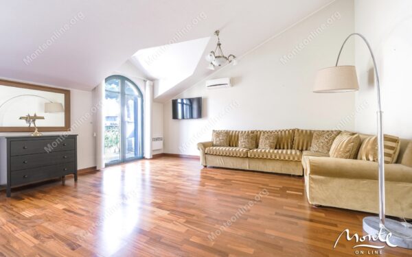 stilnyj taunhaus s 3 spalnyami i terrasoj v lastve grbalska 24