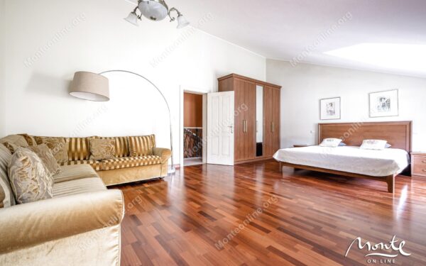 stilnyj taunhaus s 3 spalnyami i terrasoj v lastve grbalska 26