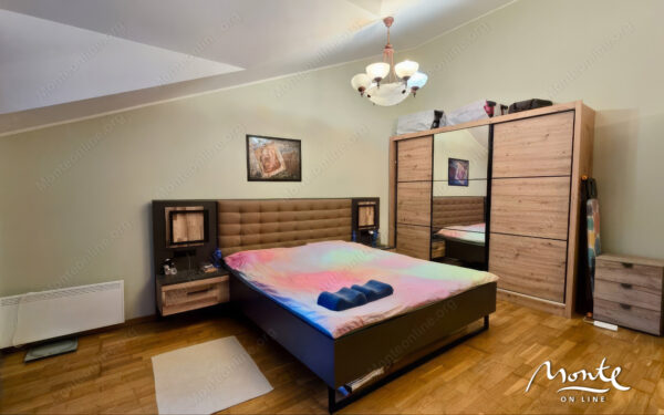 stilnyj taunhaus s bassejnom i vinogradnikom v lastve grbalskoj 09