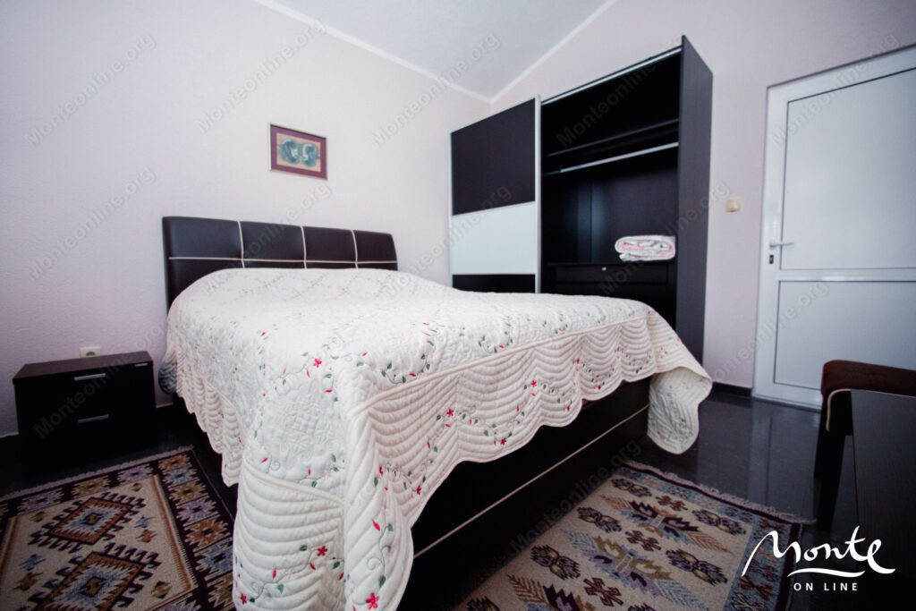 unikalnaya 3 etazhnaya villa v zhivopisnoj chasti kurortnogo poselka krimovicza budva 28