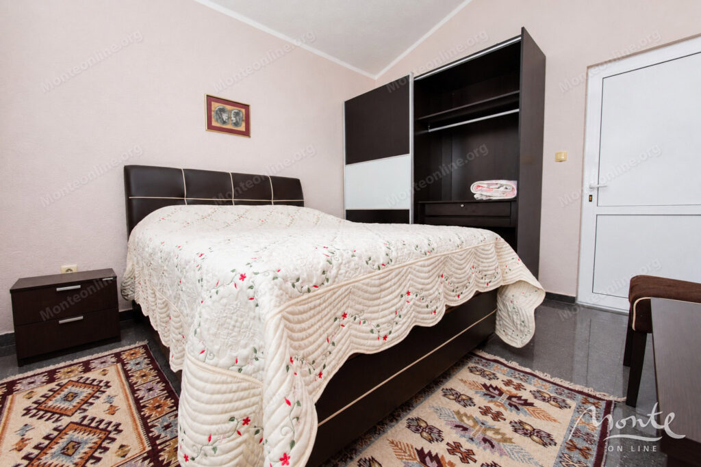 unikalnaya 3 etazhnaya villa v zhivopisnoj chasti kurortnogo poselka krimovicza 30