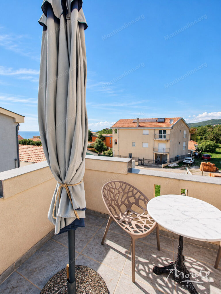 unikalnaya 3 etazhnaya villa v zhivopisnoj chasti kurortnogo poselka krimovicza 46