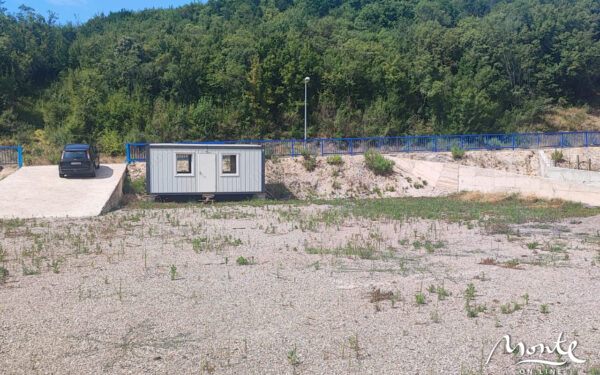 zemelnyj uchastok v lastva grbalska s vozmozhnostyu pod promyshlennoe stroitelstvo 05