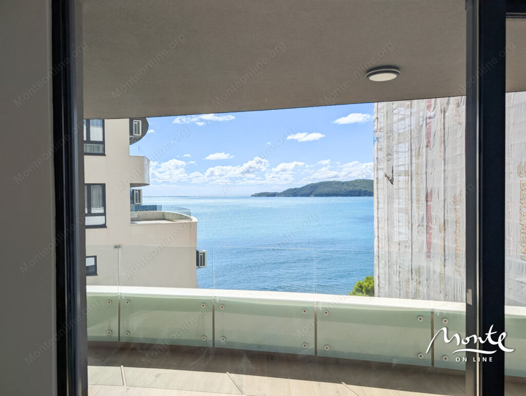 eksklyuzivnye apartamenty s panoramnym vidom na more v rafailovichi green stone 70m2 01