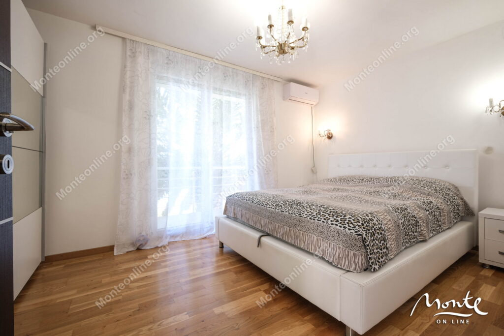 prostornyj 3 etazhnyj dom s 4 spalnyami i vidom na more v krashichi 06