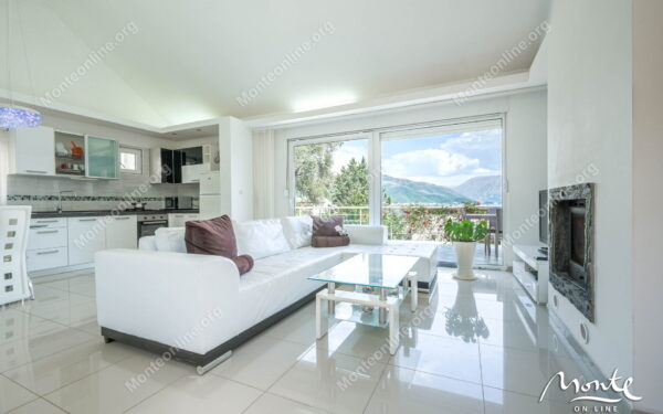 prostornyj 3 etazhnyj dom s 4 spalnyami i vidom na more v krashichi 10