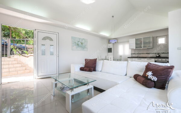 prostornyj 3 etazhnyj dom s 4 spalnyami i vidom na more v krashichi 14