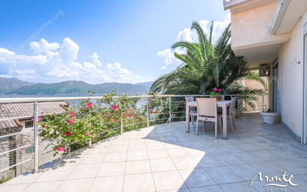 prostornyj 3 etazhnyj dom s 4 spalnyami i vidom na more v krashichi 18