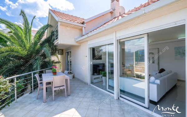 prostornyj 3 etazhnyj dom s 4 spalnyami i vidom na more v krashichi 19