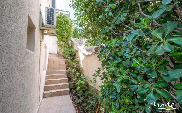 prostornyj 3 etazhnyj dom s 4 spalnyami i vidom na more v krashichi 28