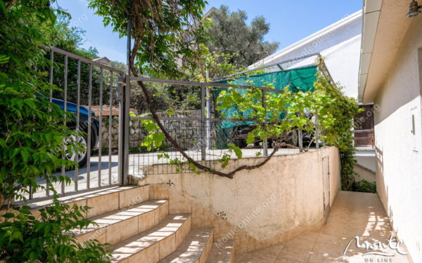 prostornyj 3 etazhnyj dom s 4 spalnyami i vidom na more v krashichi 41