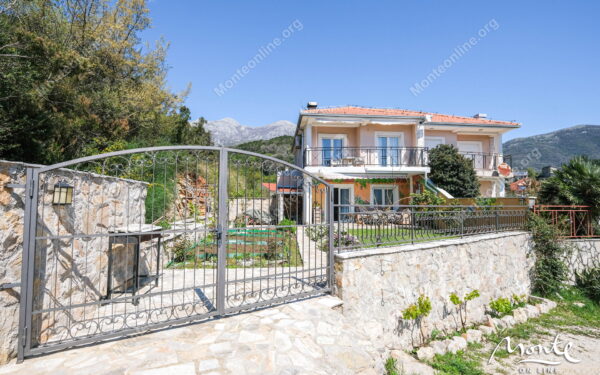 sovremennyj 2 etazhnyj dom s 3 spalnyami i vidom na more v zelenike 02