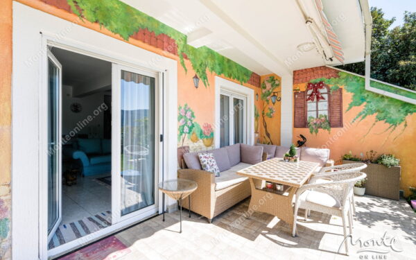 sovremennyj 2 etazhnyj dom s 3 spalnyami i vidom na more v zelenike 03