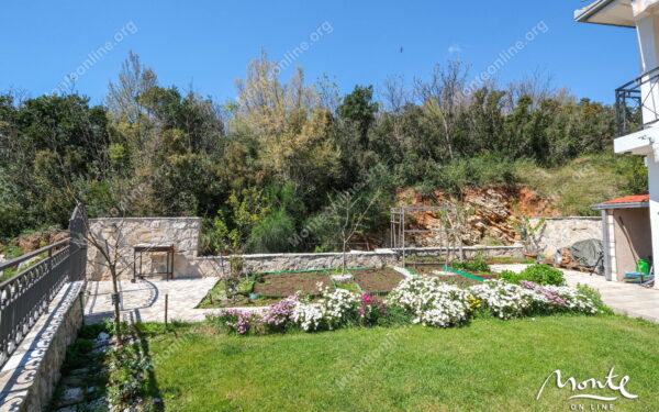 sovremennyj 2 etazhnyj dom s 3 spalnyami i vidom na more v zelenike 08