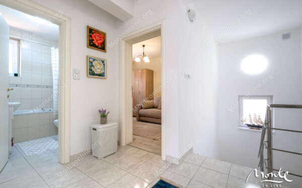 sovremennyj 2 etazhnyj dom s 3 spalnyami i vidom na more v zelenike 15