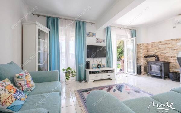 sovremennyj 2 etazhnyj dom s 3 spalnyami i vidom na more v zelenike 24