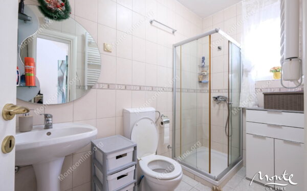 sovremennyj 2 etazhnyj dom s 3 spalnyami i vidom na more v zelenike 32