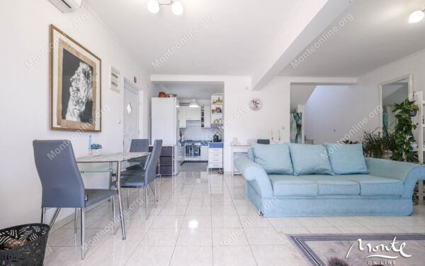 sovremennyj 2 etazhnyj dom s 3 spalnyami i vidom na more v zelenike 34