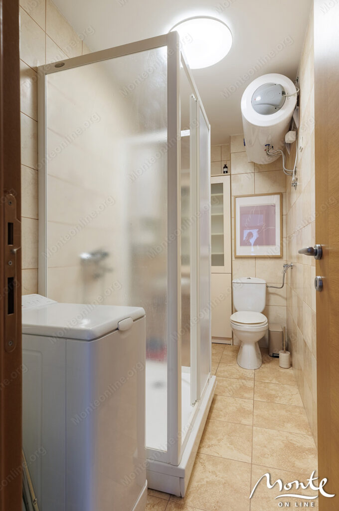 svetlaya 2 spalnaya kvartira v 5 minutah ot porto montenegro tivat 10