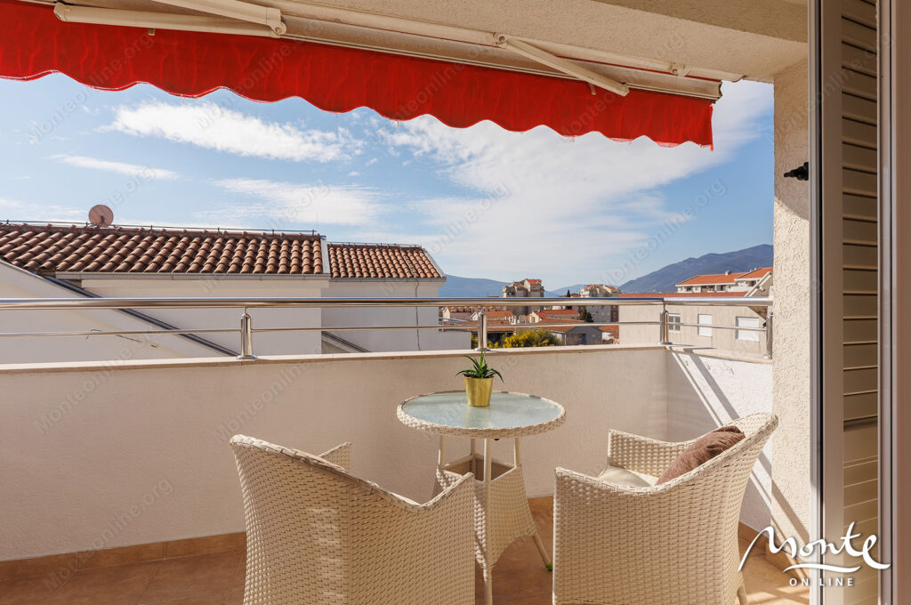 svetlaya 2 spalnaya kvartira v 5 minutah ot porto montenegro tivat 13