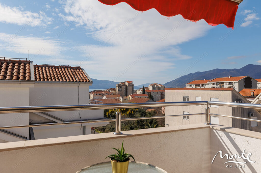 svetlaya 2 spalnaya kvartira v 5 minutah ot porto montenegro tivat 14