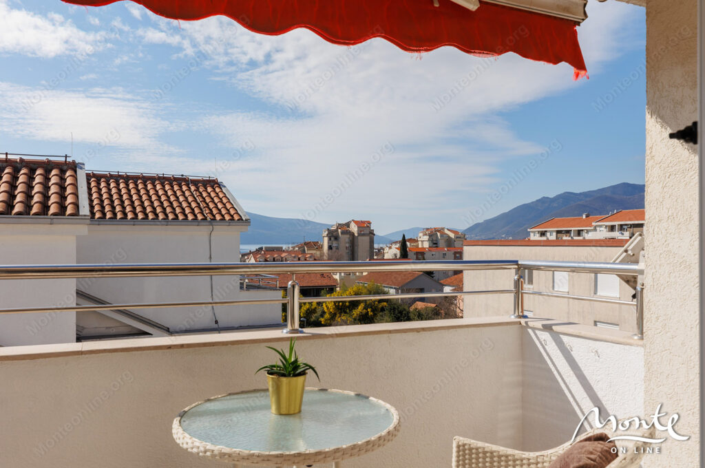 svetlaya 2 spalnaya kvartira v 5 minutah ot porto montenegro tivat 16