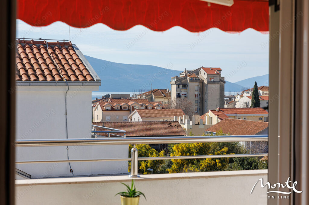 svetlaya 2 spalnaya kvartira v 5 minutah ot porto montenegro tivat 19