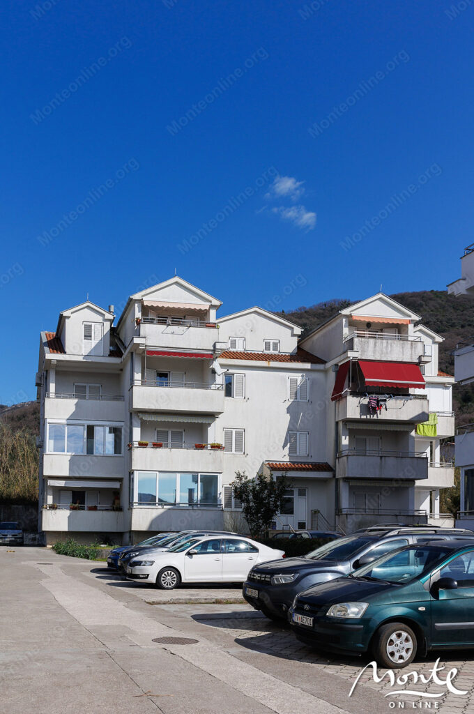svetlaya 2 spalnaya kvartira v 5 minutah ot porto montenegro tivat 22