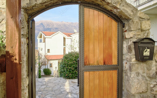 taunhaus v zakrytom poselke vranovichi 36