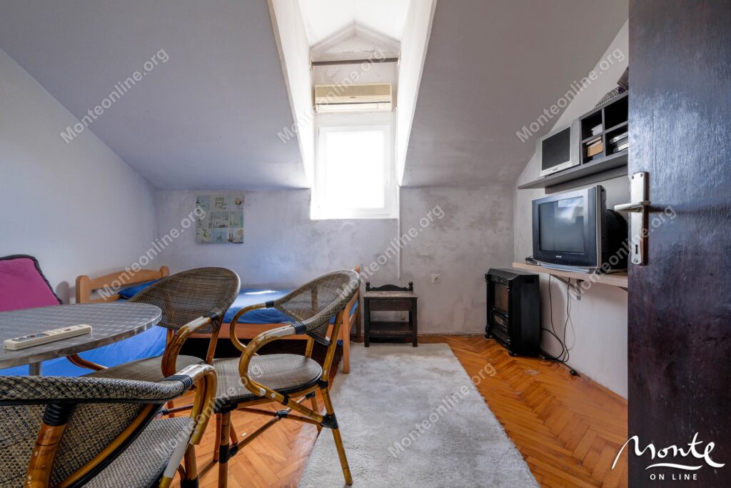 unikalnyj 3 etazhnyj dom v starom gorode budvy s sadom 17
