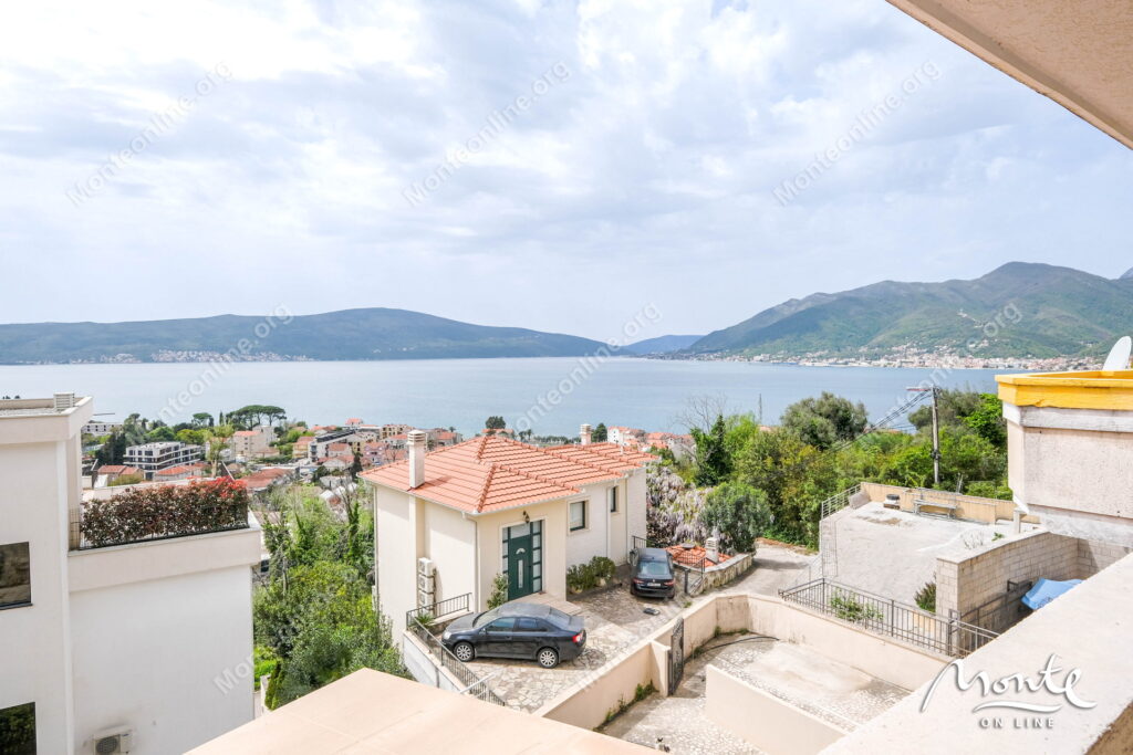 uyutnaya kvartira s 1 spalnej i panoramnym vidom na more v tivate 01
