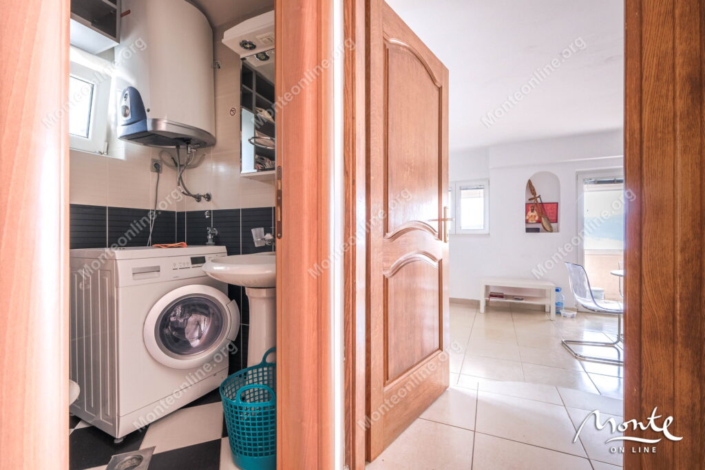 uyutnaya kvartira s 1 spalnej i panoramnym vidom na more v tivate 21