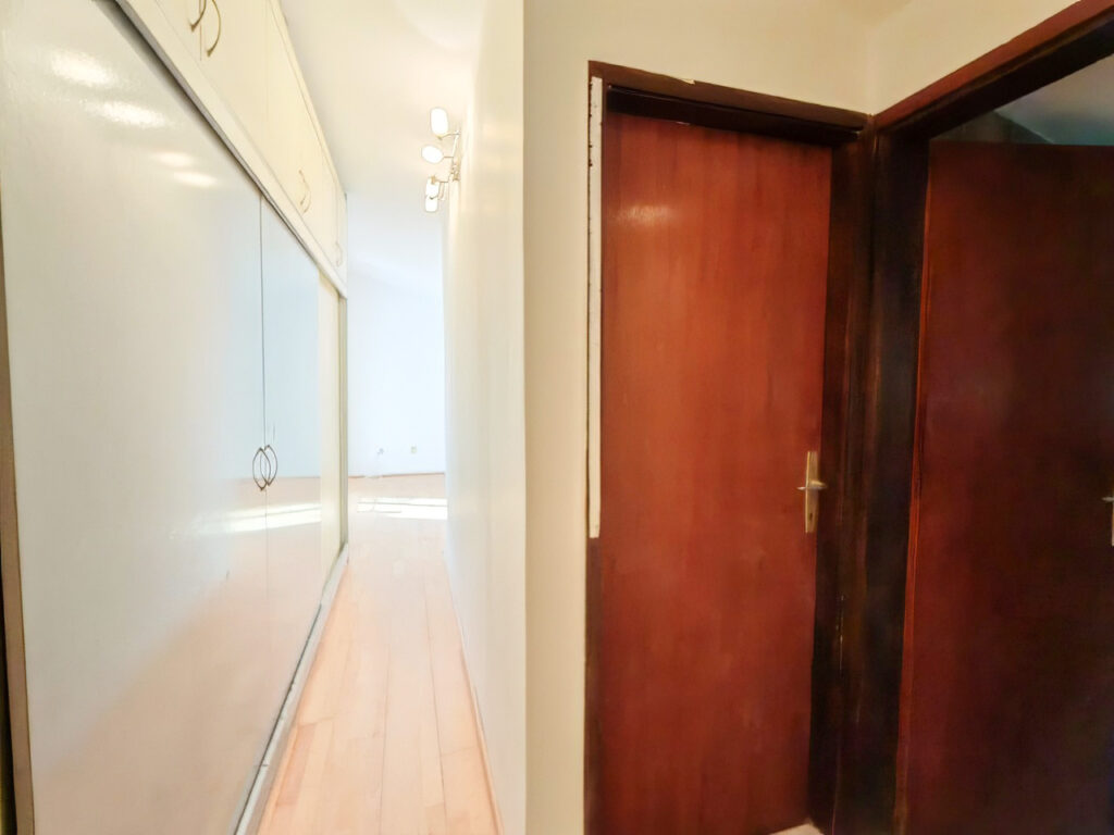uyutnyj apartament s terrasoj v shagovoj dostupnosti ot plyazha v petrovacze 10