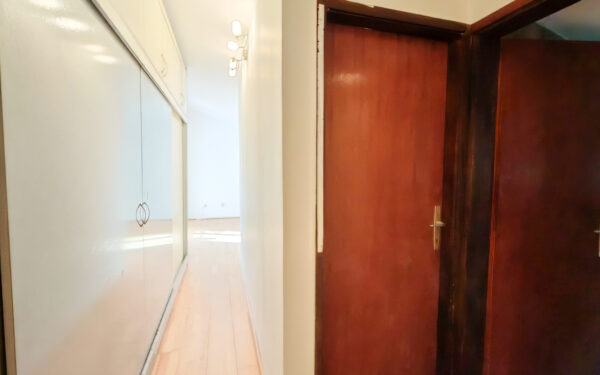 uyutnyj apartament s terrasoj v shagovoj dostupnosti ot plyazha v petrovacze 10