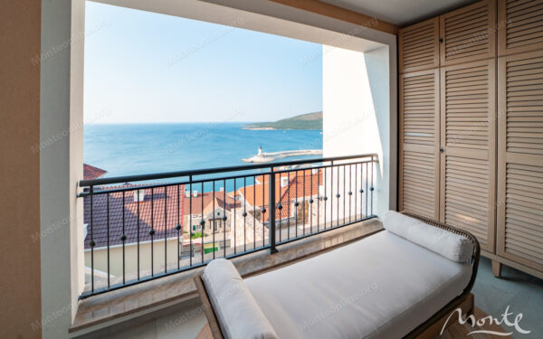 dizajnerskaya 1 spalnaya kvartira s vidom na more v lushticza bej marina 01