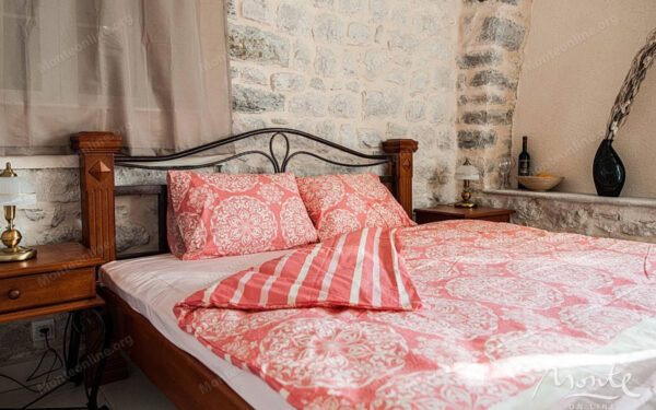 eksklyuzivnaya 1 spalnaya kvartira v istoricheskom dvorcze na pervoj linii v prchani 05