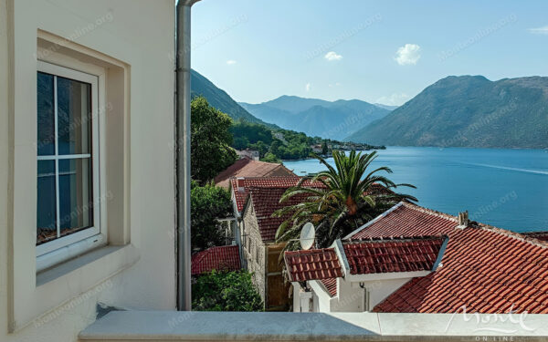 eksklyuzivnaya 1 spalnaya kvartira v istoricheskom dvorcze na pervoj linii v prchani 09